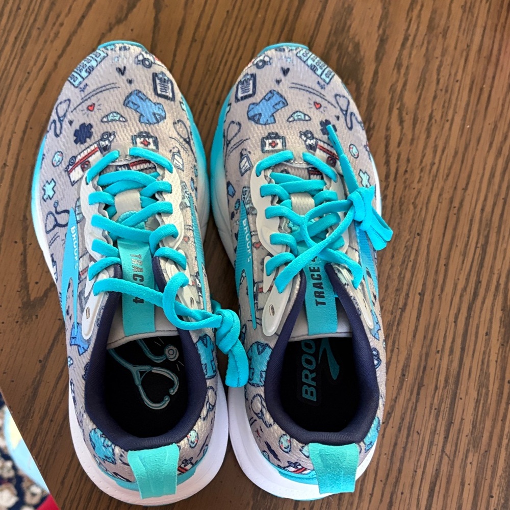 Brooks health care hero women’s Teal and Gray Patterned Sneakers- size 6